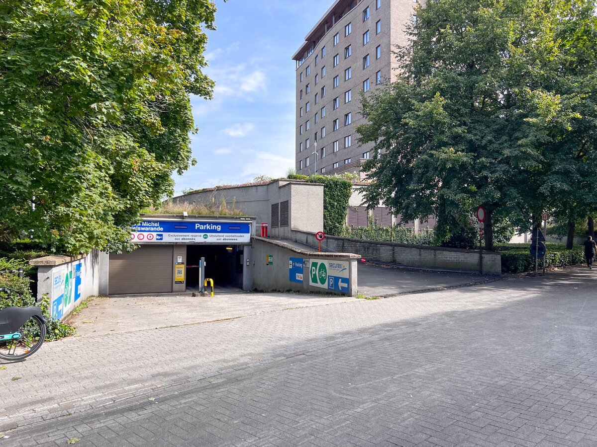 Parcheggio Cinquantenaire Park – Cours Saint Michel, Bruxelles