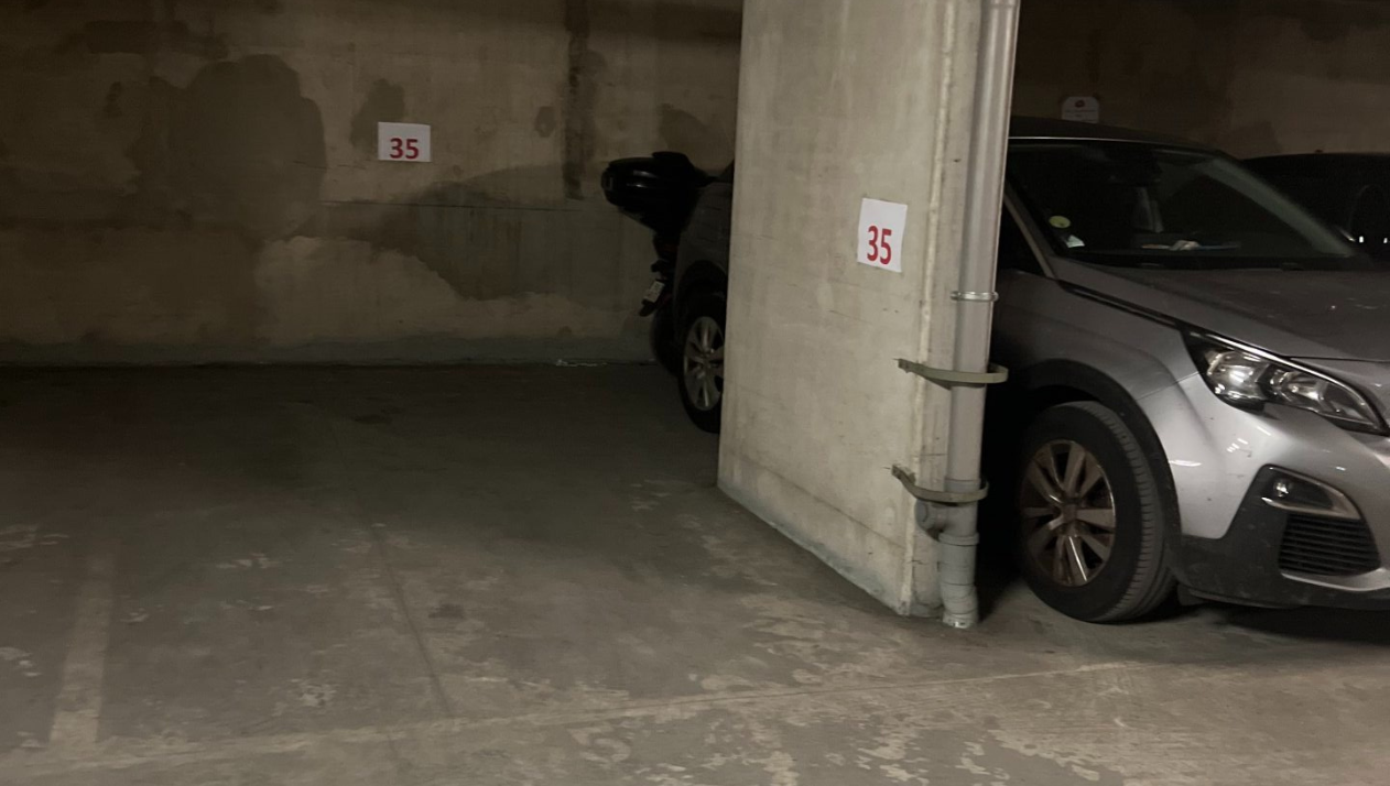 Najet's Parking Spot - parking close to Parc de la Villette Paris