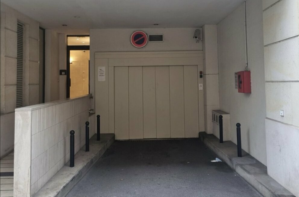 Julian's parkeerplaats - dichtbij