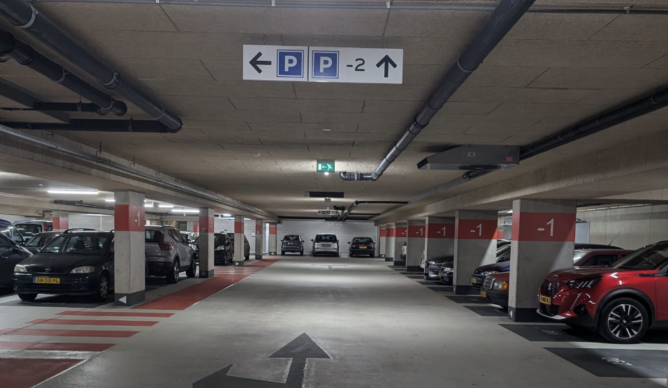 Mohammeds parkeerplaats - parkeren dicht bij Foodhallen De Hallen Amsterdam