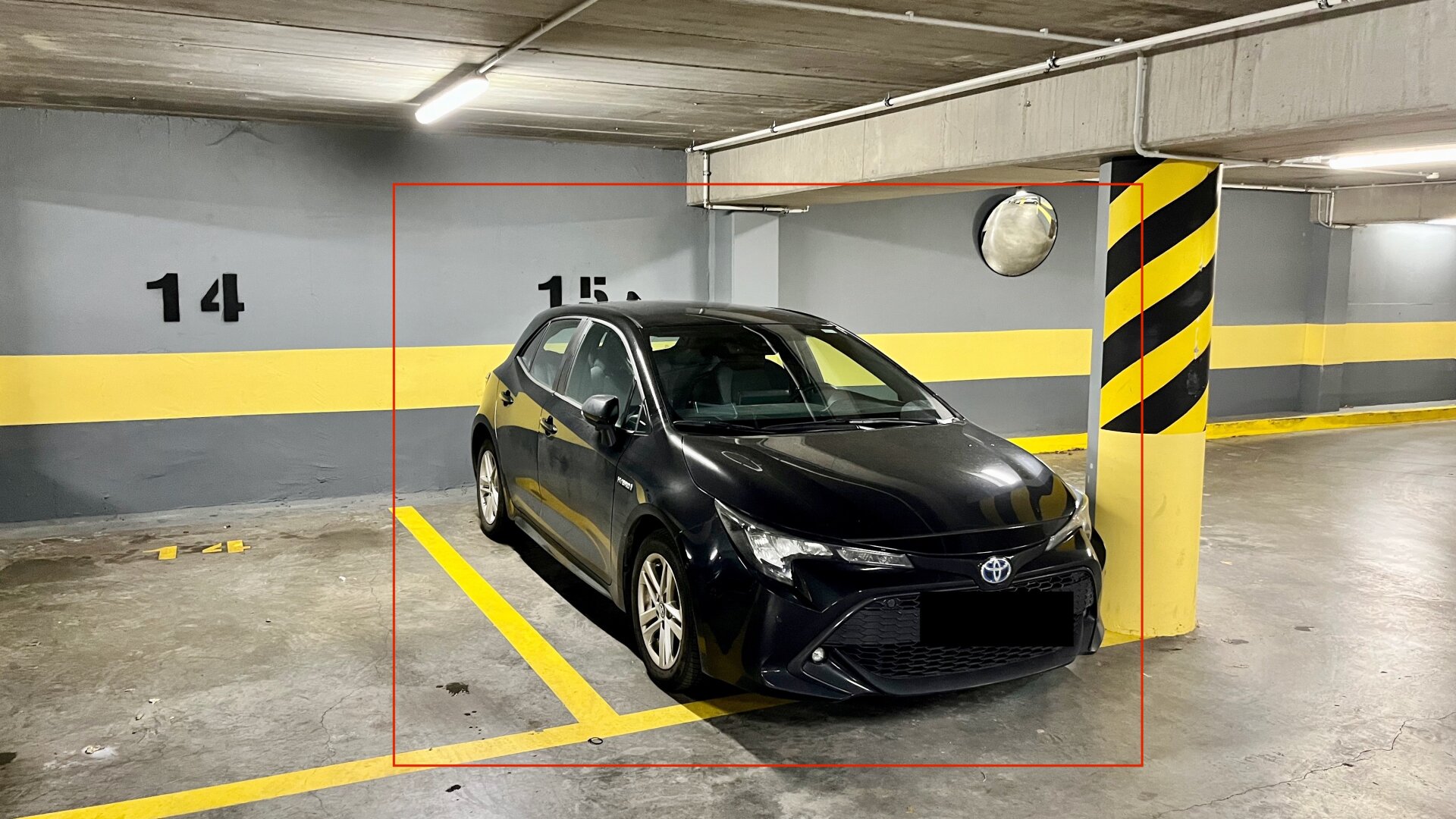 Tanguy's Parking Spot - parking close to Auderghem, Brussels