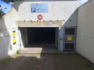 Parking Lot Neder-Over-Heembeek – Avenue de Versailles