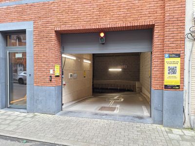Parking Rue Meyers Hennau - Laeken, Brussels