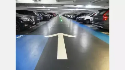 Parkeerplaats van Yasi - parkeren dichtbij de Arc de Triomphe, Champs-Élysées Parijs