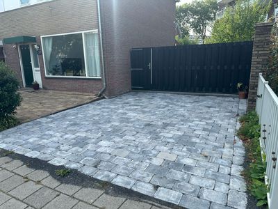 Driveway Parking in Diemen, Near Train Station & Amsterdam