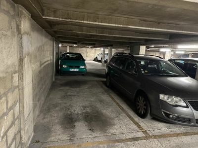 Posto auto di Queenty - parcheggio vicino al Canal Saint Martin
