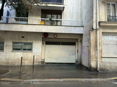 Parking Near Pigalle & Moulin Rouge, Paris 9th