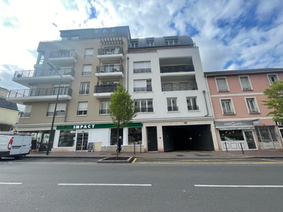 Parking's Parking Spot - parking close to Châtillon tram stop