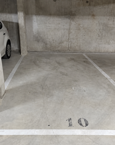 Hugues's Parking Spot - parking close to Le Kremlin-Bicêtre