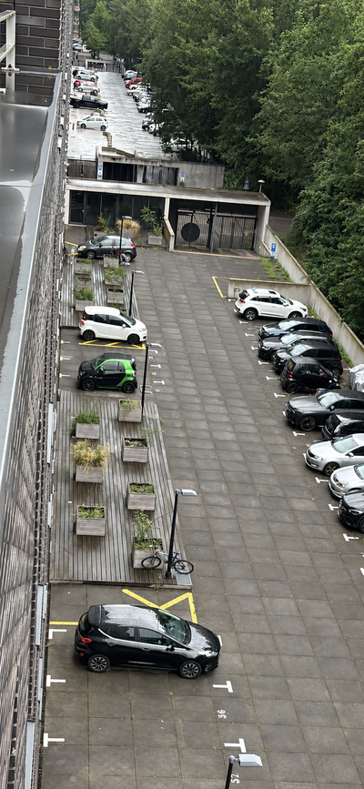 Parking à Amsterdam Nieuw-West, près de l’A10 et du métro Postjesweg