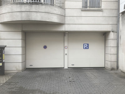 Parkhaus Place du Luxembourg Renaissance Hotel