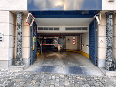 Parking Brussels Central Station - St Michael and St Gudula Cathedral Bruxelles