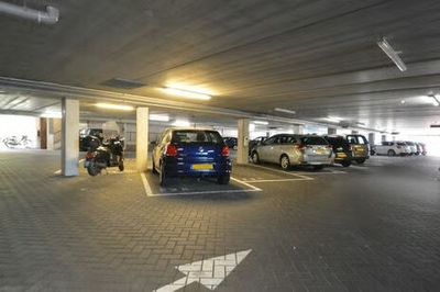 Safe Parking Sloterplas - 20 min to Center via Tram 1 or 17