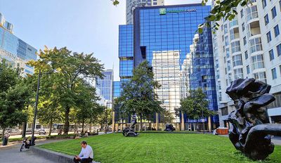 Parking Garage Rotterdam Centre - Holiday Inn Express Rotterdam Central Station