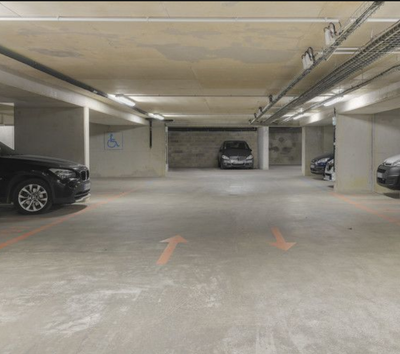 Posto auto di Noblinski - parcheggio vicino alla stazione della metro Javel a Parigi