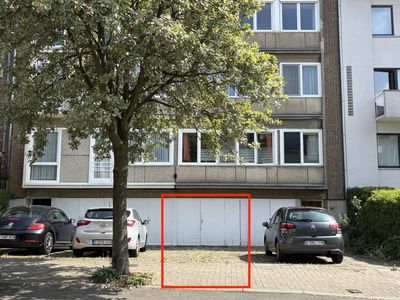 10 Gehminuten vom Forest National entfernt, erschwinglicher Parkplatz im Viertel