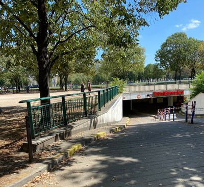 Seb & Agnes Tour Eiffel et Champs de Mars sont proches