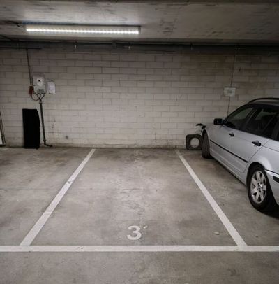 Überdachter Parkplatz Amsterdam Zentrum
