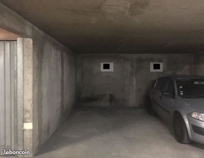 Parcheggio di Slim - parcheggio vicino al Parc des Buttes-Chaumont