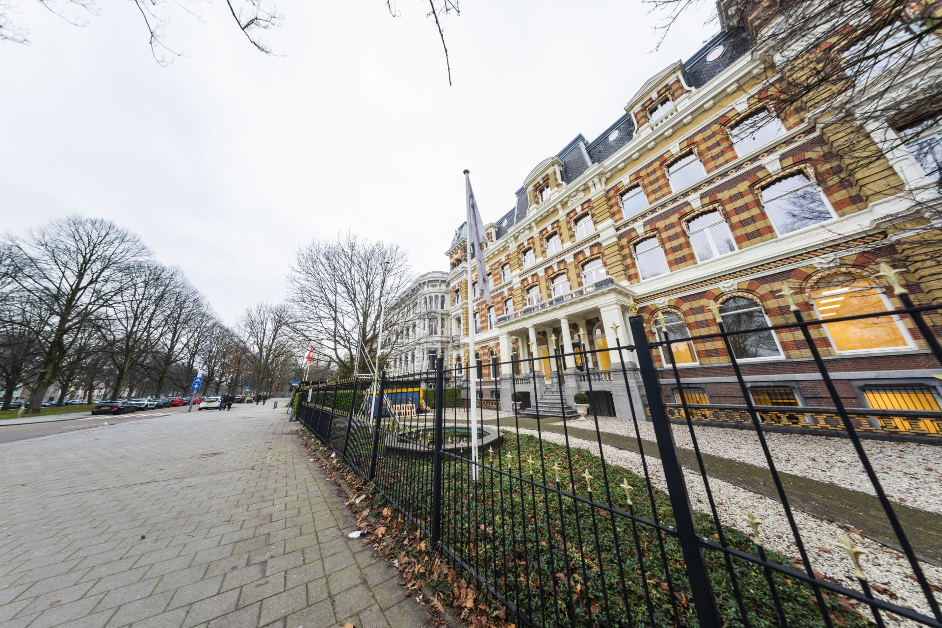 Parking Rotterdam Centre Erasmus Bridge - entrance/exit 9-17 weekdays only