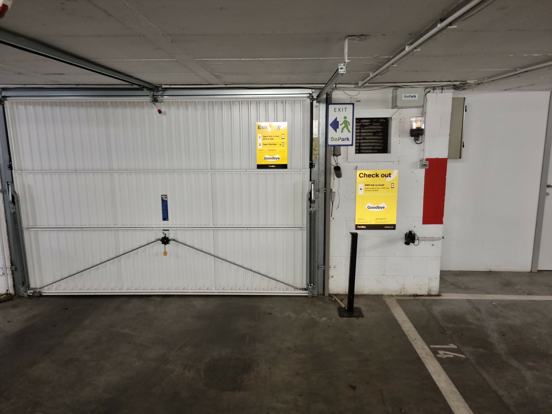 Parcheggio vicino a Porte de Hal e Palais de Justice
