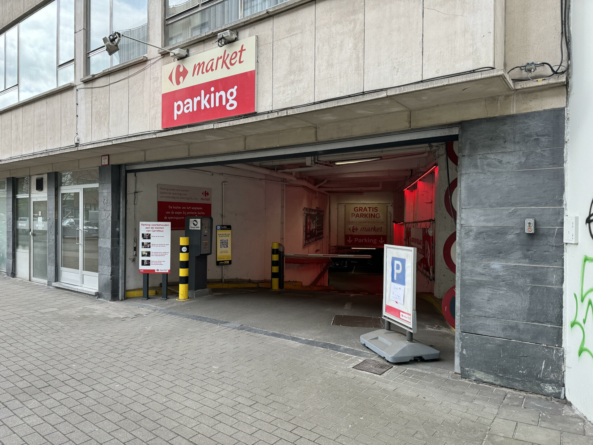 Carrefour Lange Lozanastraat Parkeren