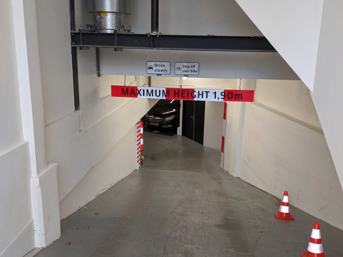 Parkeergarage Bandenstation Amsterdam