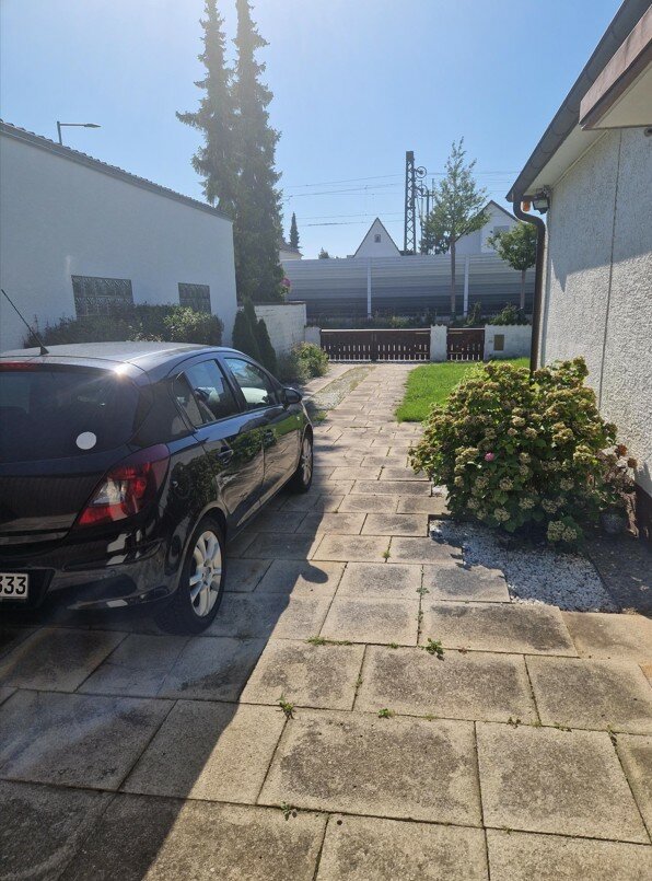 Darians Parkplatz - nahe dem Flughafen Frankfurt Raunheim