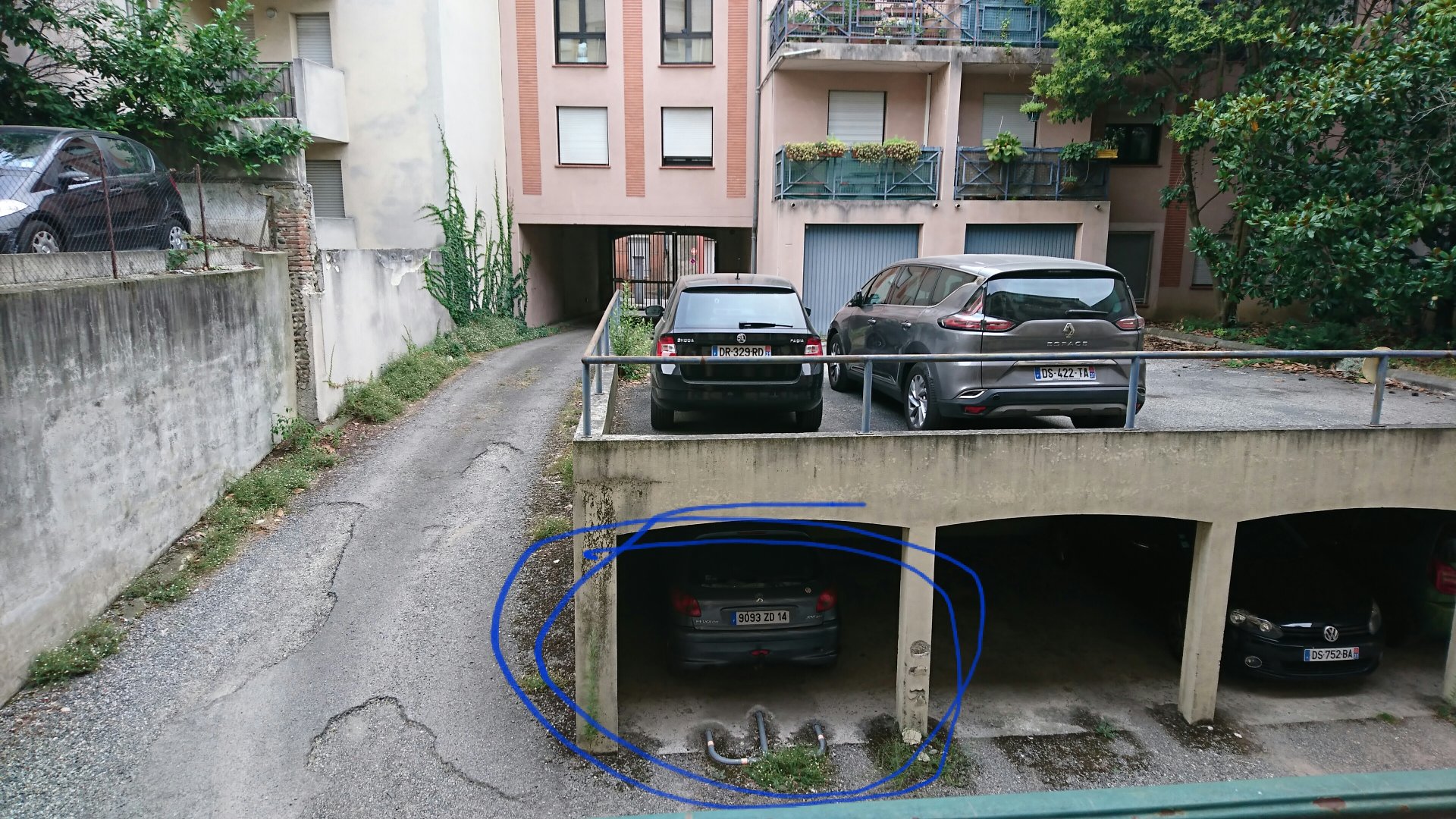 Sarah's parking spot - parking close to Basilique Saint-Sernin Toulouse