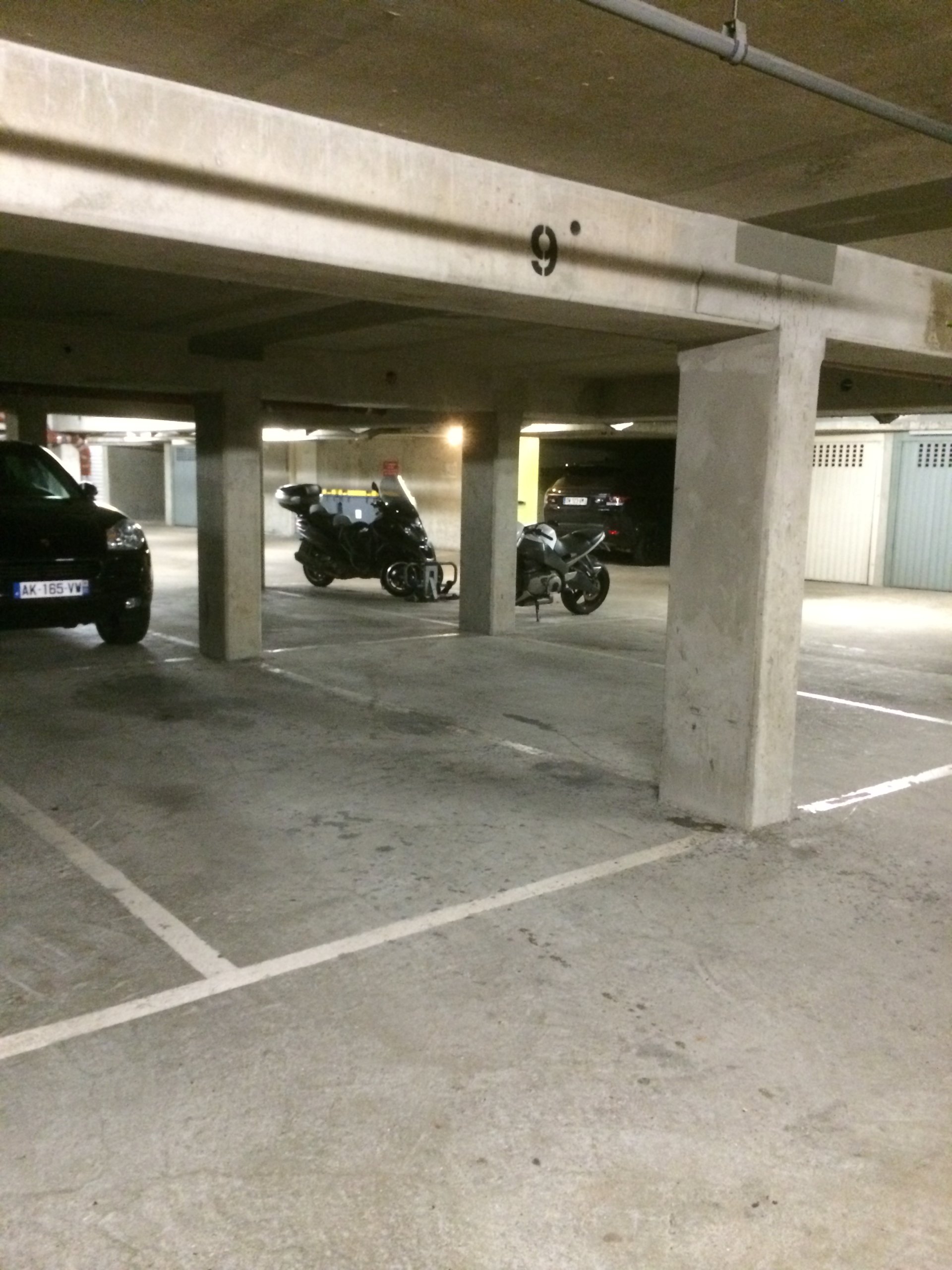Frederics parkeerplaats - parkeren dicht bij metro Belvédère Suresnes