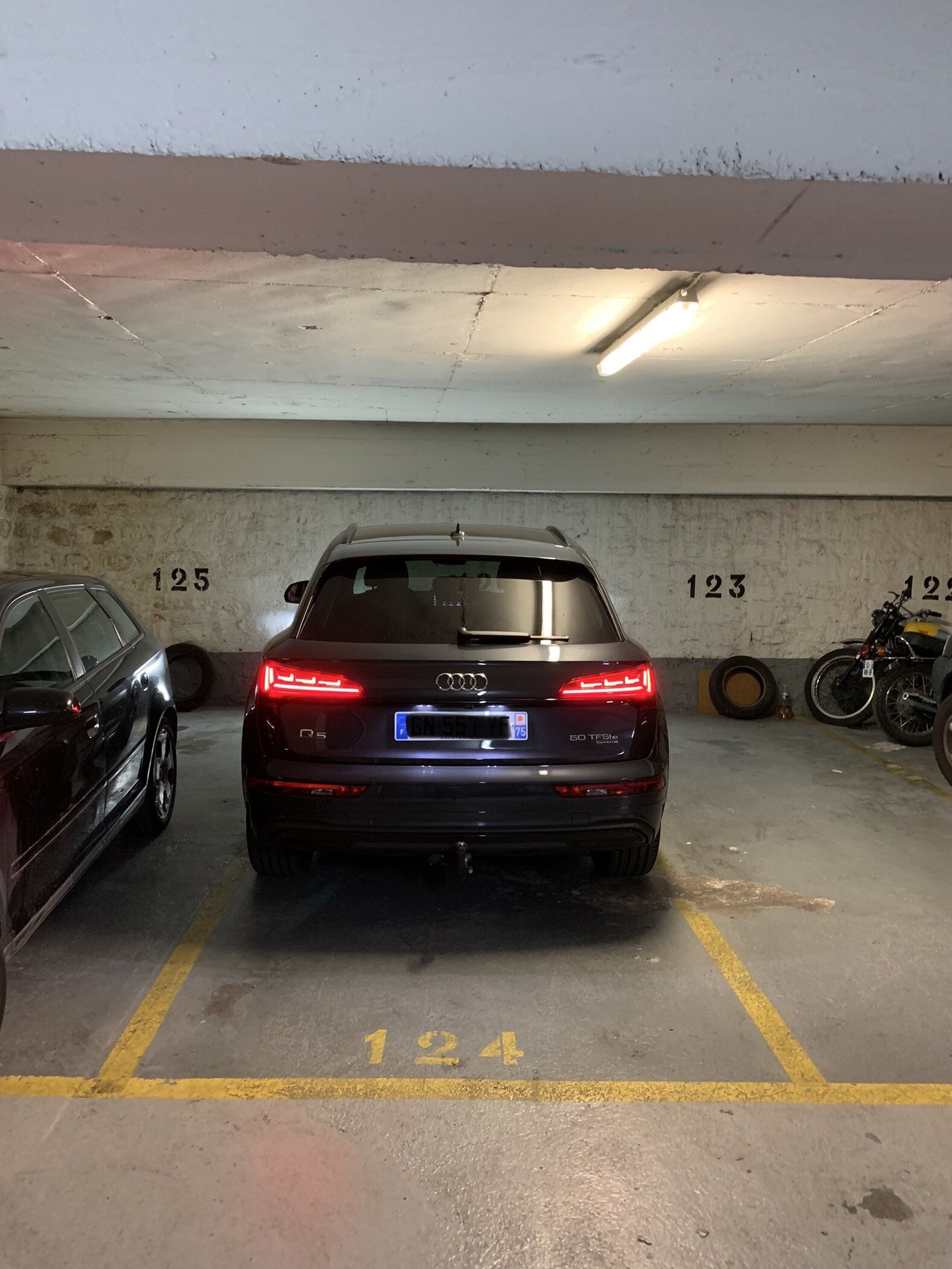 Il parcheggio di Gautier - parcheggio vicino all'Arco di Trionfo a Parigi
