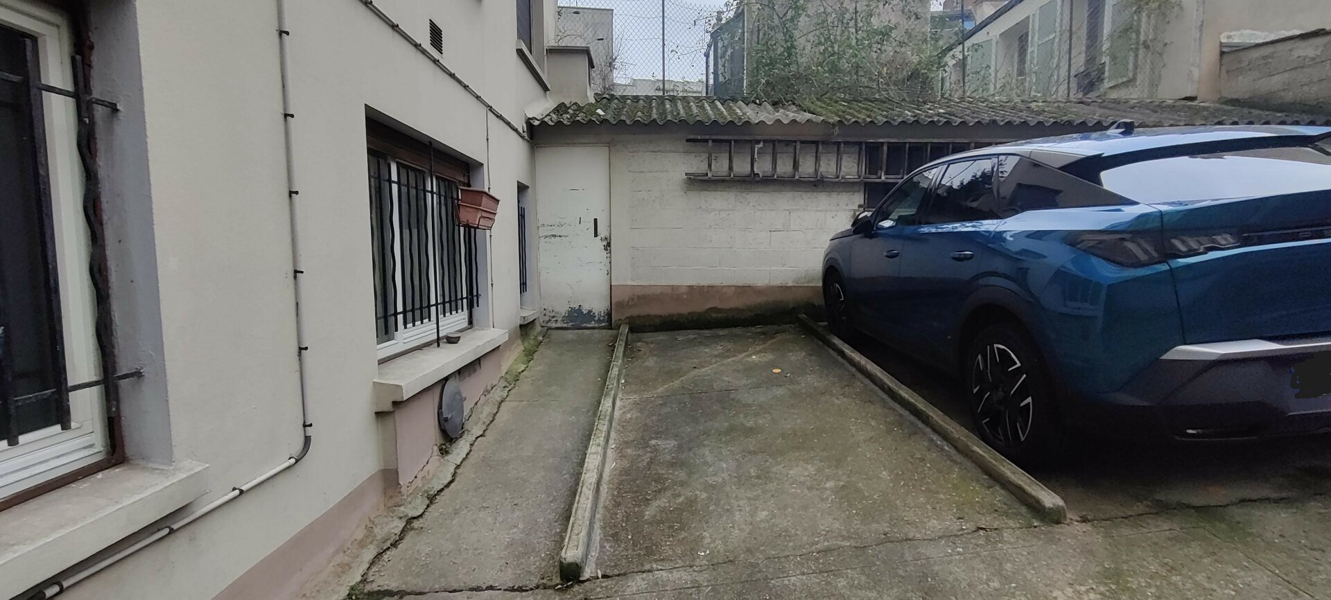 Guillaume's parking spot - parking close to Père Lachaise Cemetery, Paris
