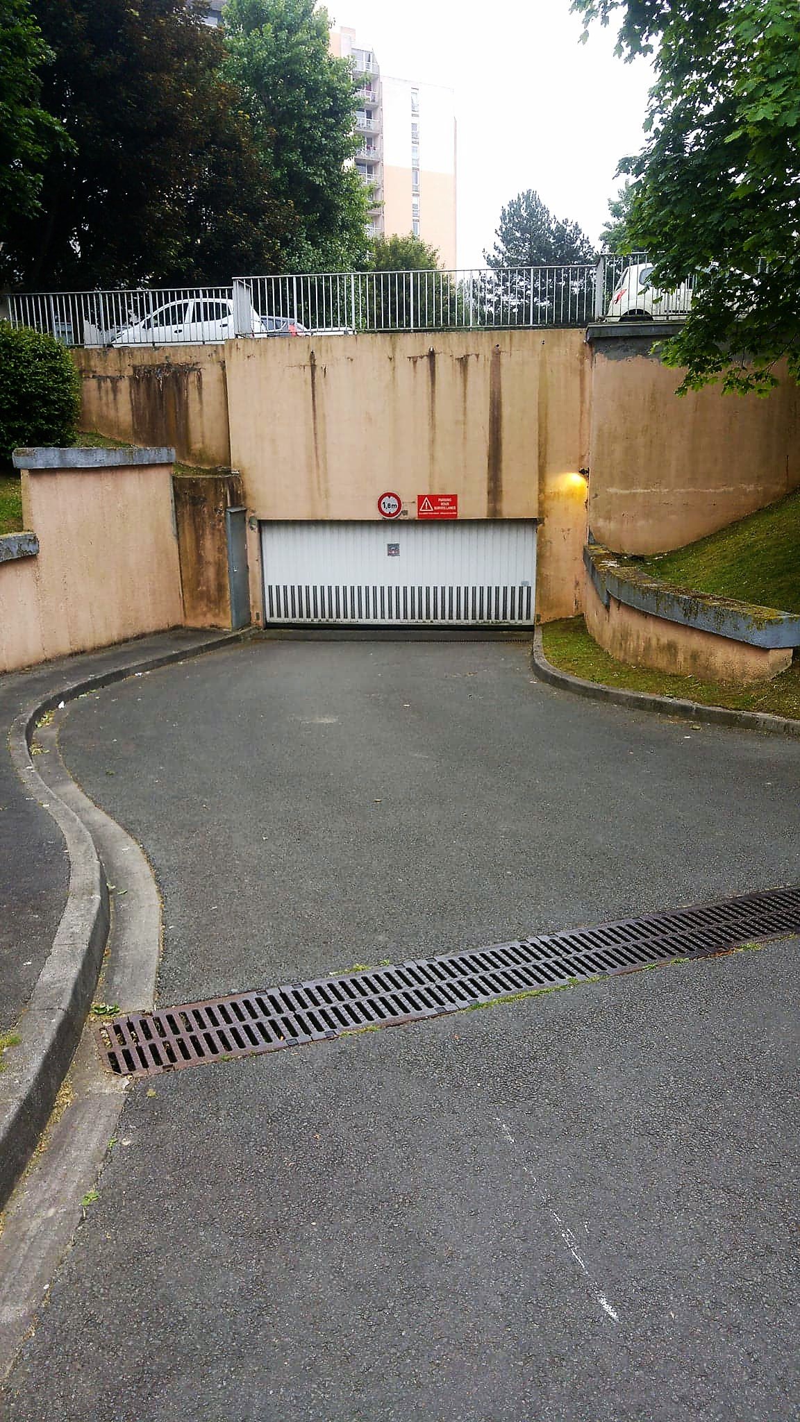 Posto auto di Pierre - parcheggio vicino al Parc Malraux La Madeleine