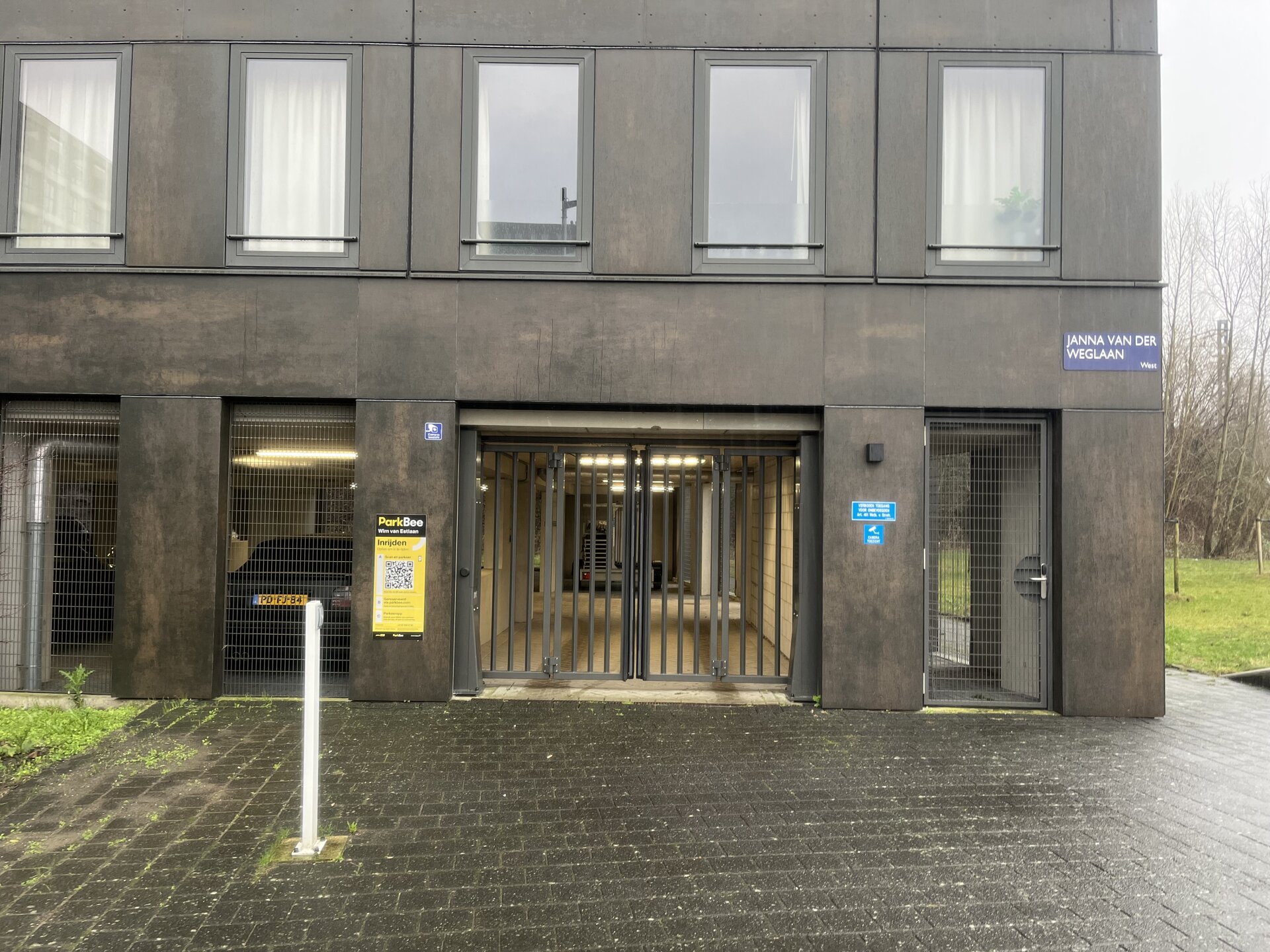 Posto auto di Tiago - parcheggio vicino alla stazione della metropolitana Jan van Galenstraat ad Amsterdam