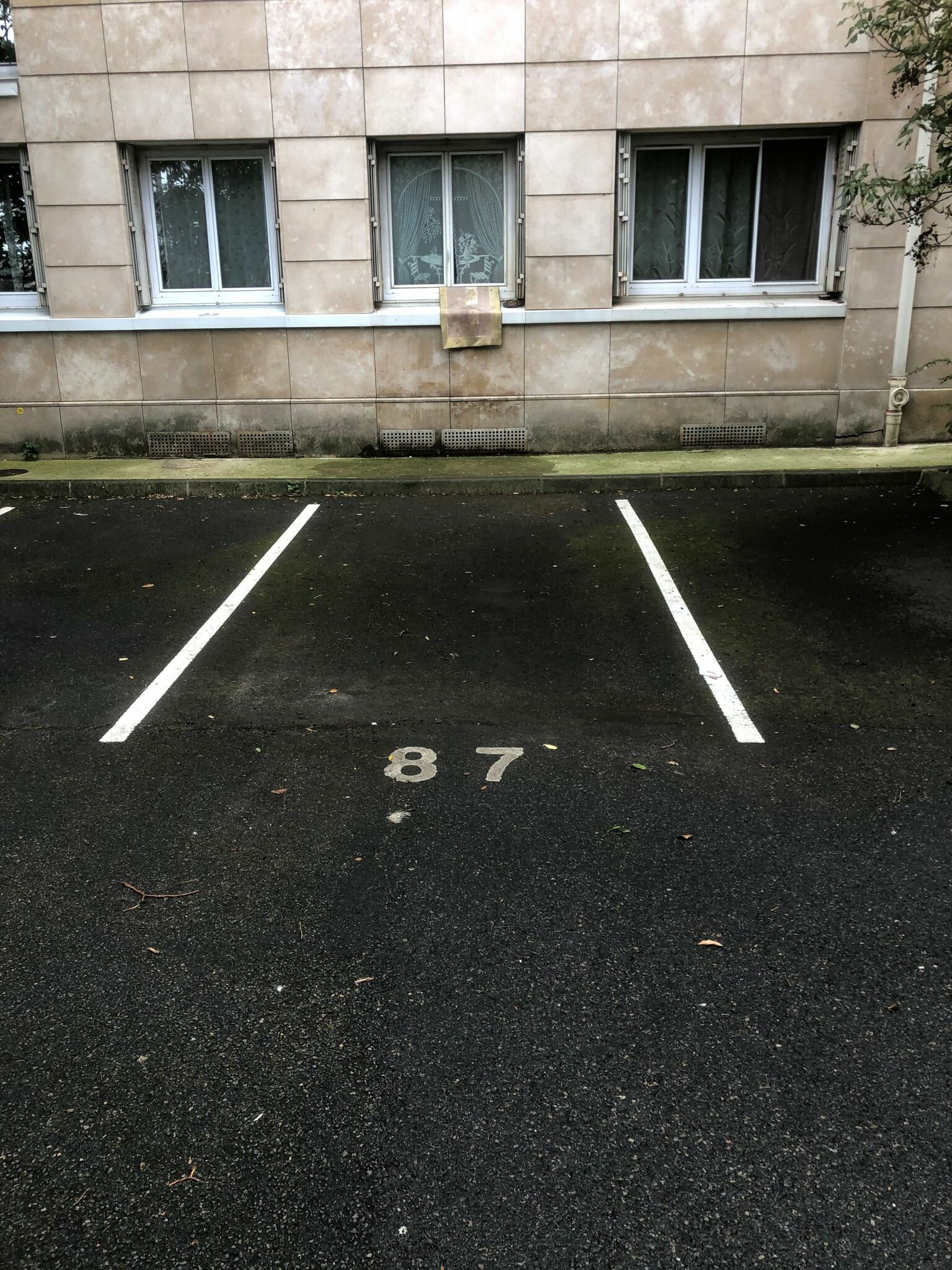 Ameziane's parkeerplaats - parkeren nabij Batignolles Parijs
