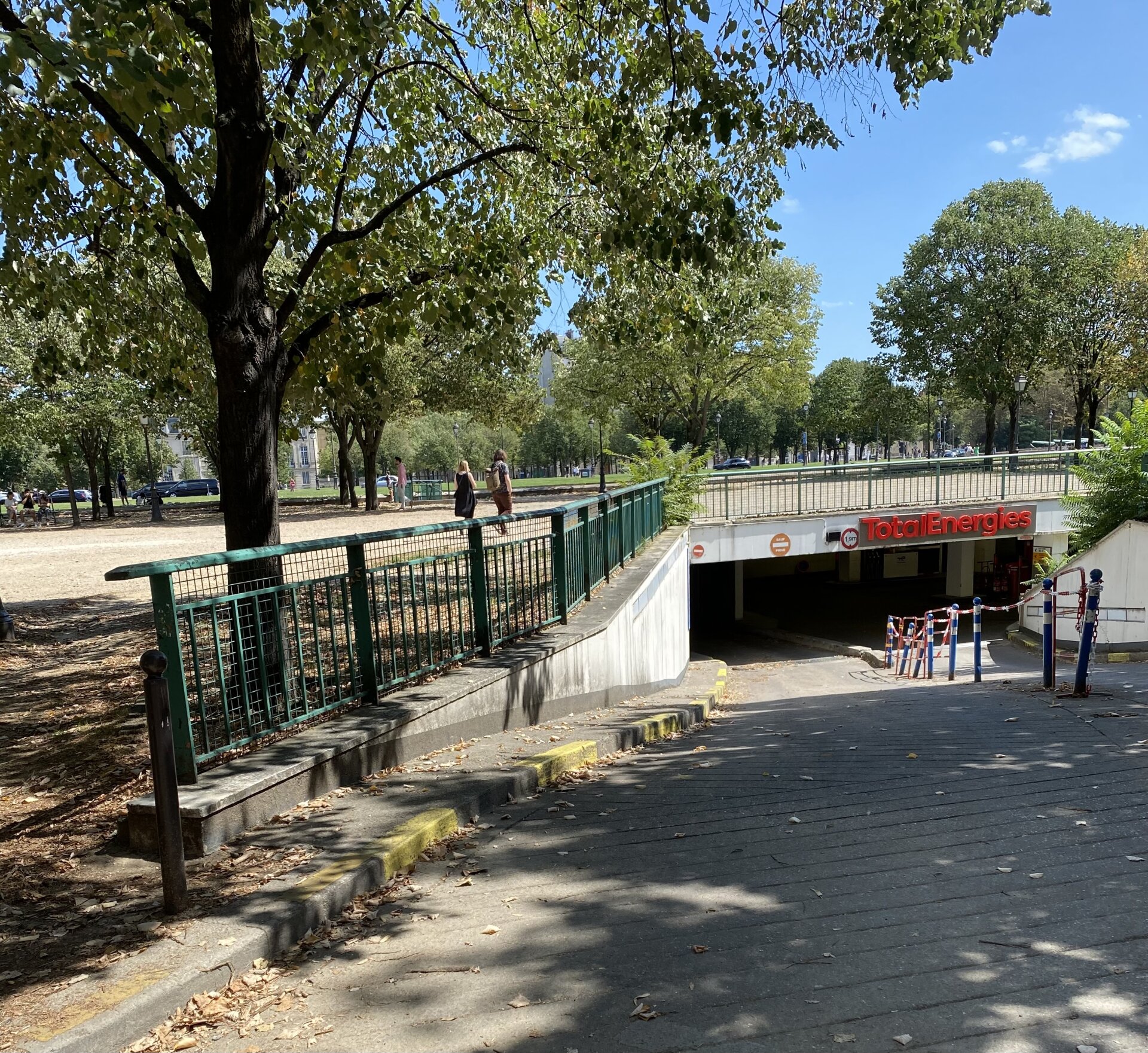 Seb & Agnes Tour Eiffel et Champs de Mars sont proches