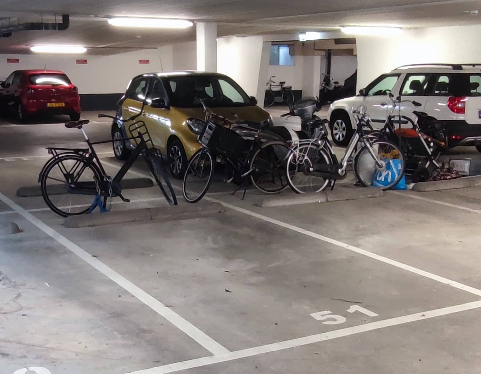Parking de Manolis - parking près de l'Urban Sport Zone Zeeburgereiland