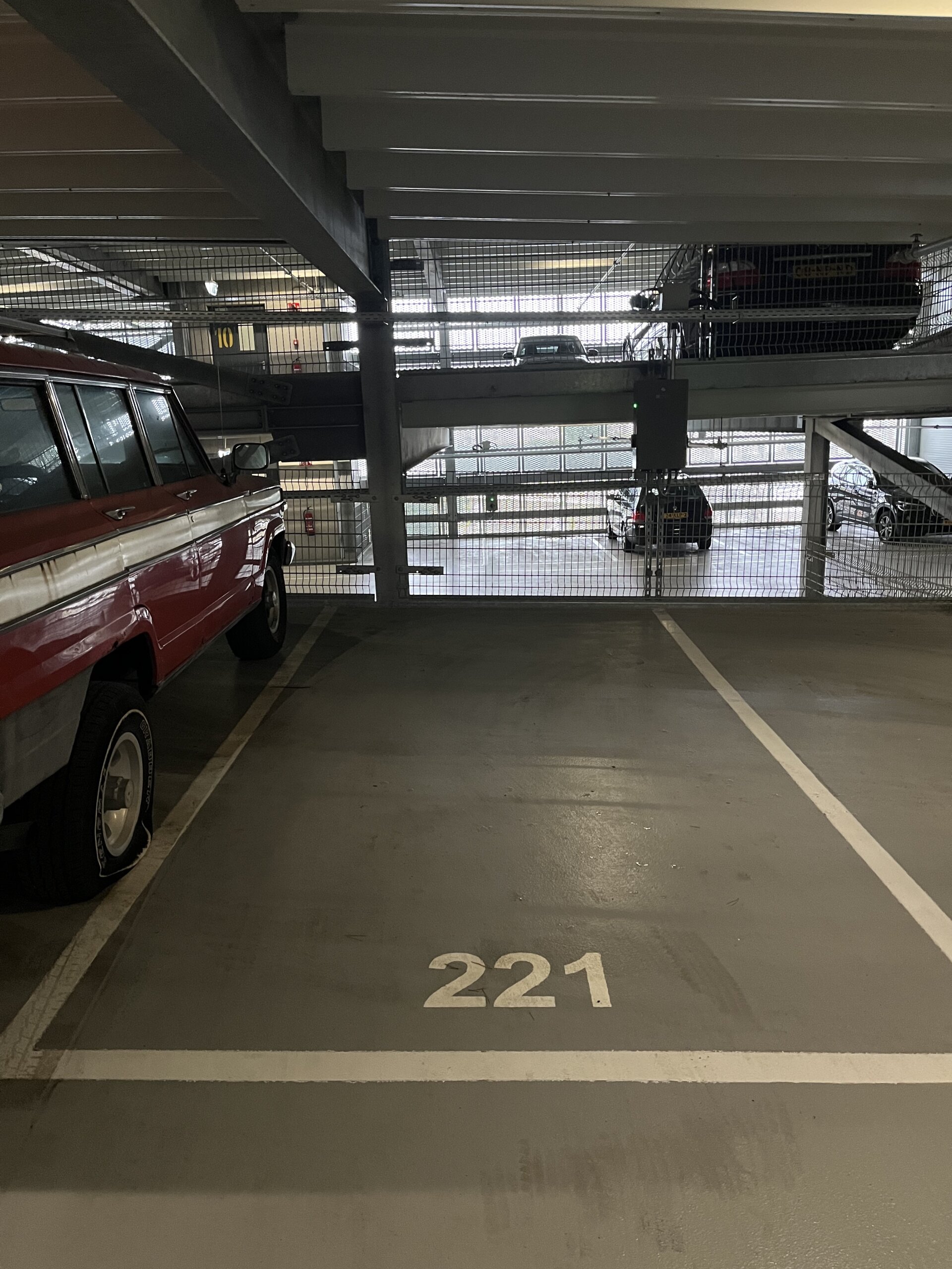 Sander's parkeerplaats - parkeren dichtbij de ferry van Centraal Station & A'DAM Tower