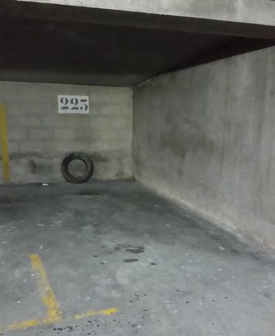 Elisas Parkplatz - Parken in der Nähe der U-Bahn-Station Avron in Paris