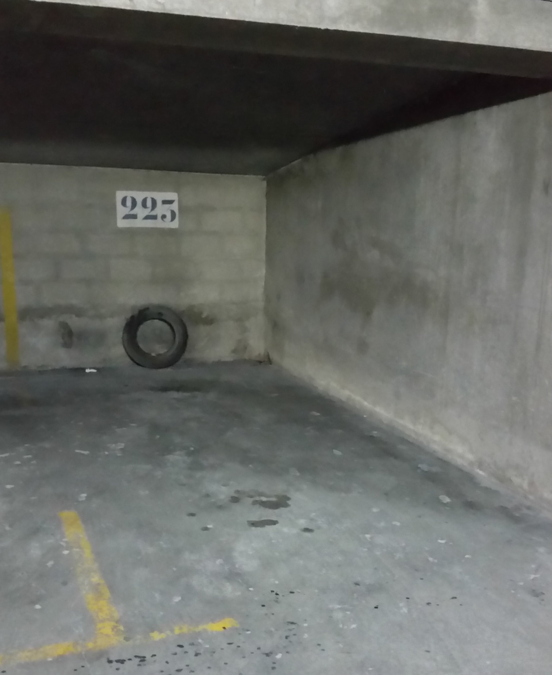 Posto Auto di Elisa - parcheggio vicino alla stazione della metropolitana Avron di Parigi